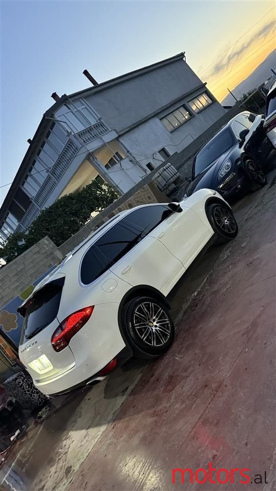 2012' Porsche Cayenne photo #5