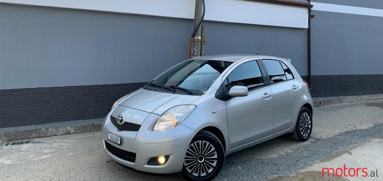 2009' Toyota Yaris photo #1