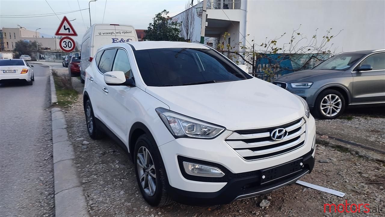 2013' Hyundai Santa Fe photo #3