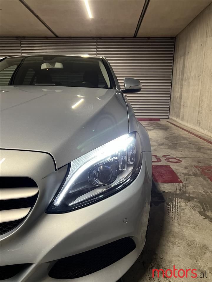 2015' Mercedes-Benz 220 photo #6