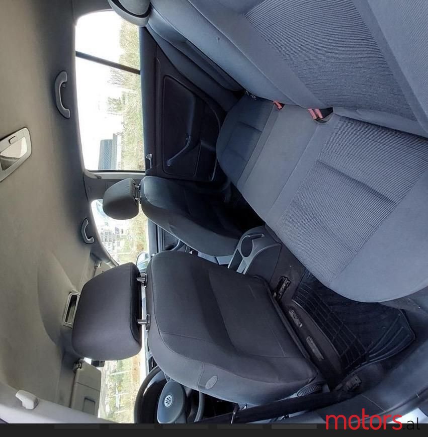 2005' Volkswagen Golf photo #6