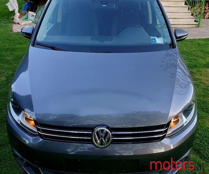 2010' Volkswagen Touran photo #3