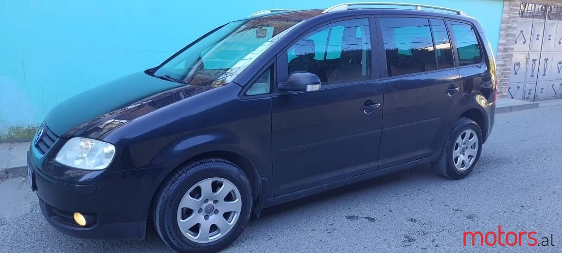 2005' Volkswagen Touran photo #1