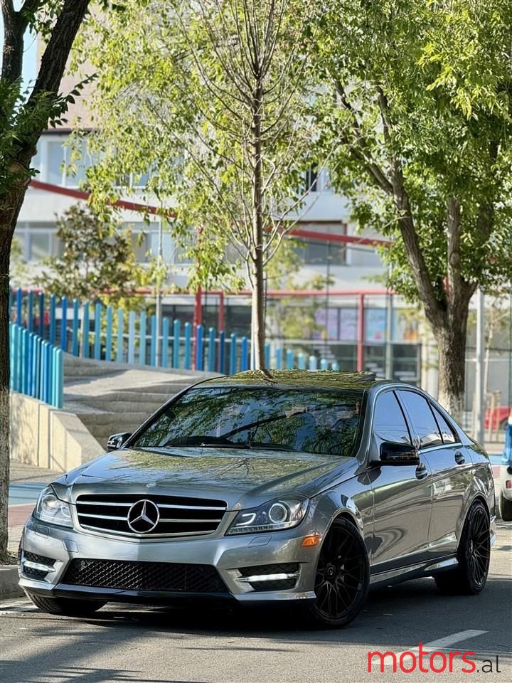 2012' Mercedes-Benz C 300 photo #1