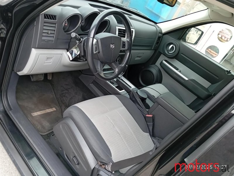 2010' Dodge Nitro photo #4