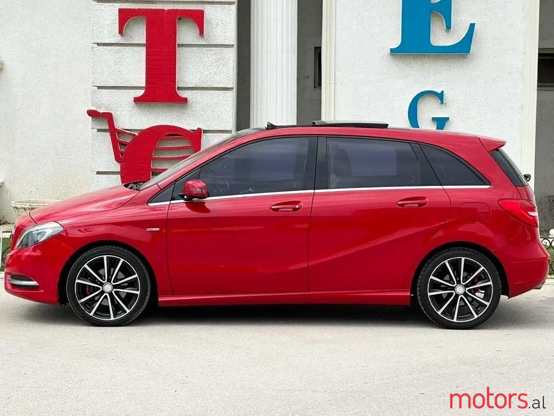 2013' Mercedes-Benz B 200 photo #6