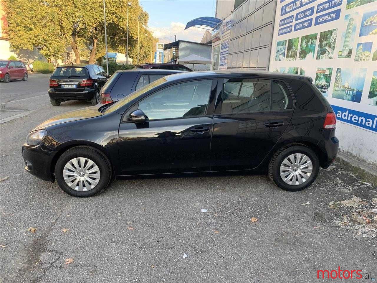 2011' Volkswagen Golf photo #2