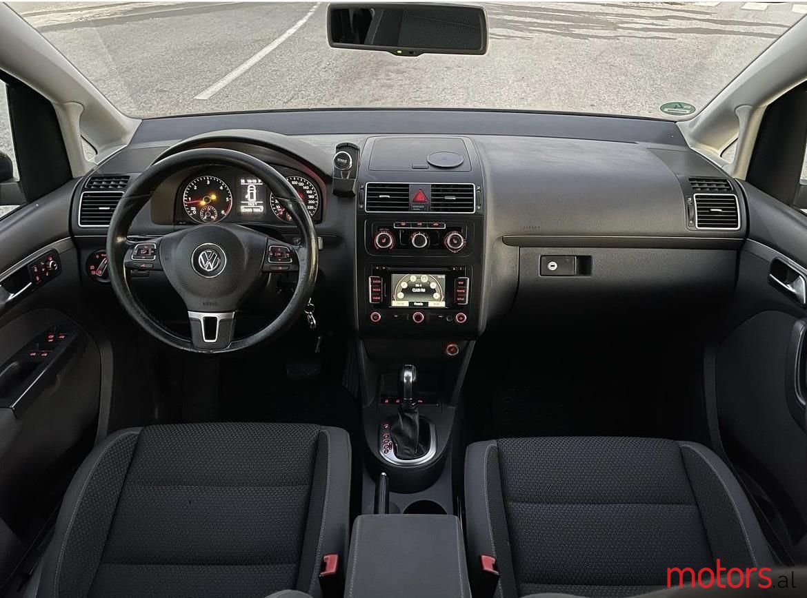 2012' Volkswagen Touran photo #2