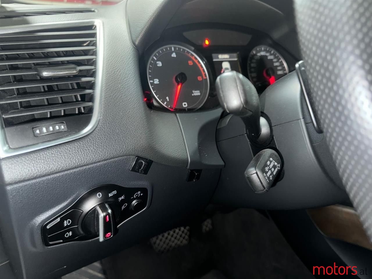 2010' Audi Q5 photo #4