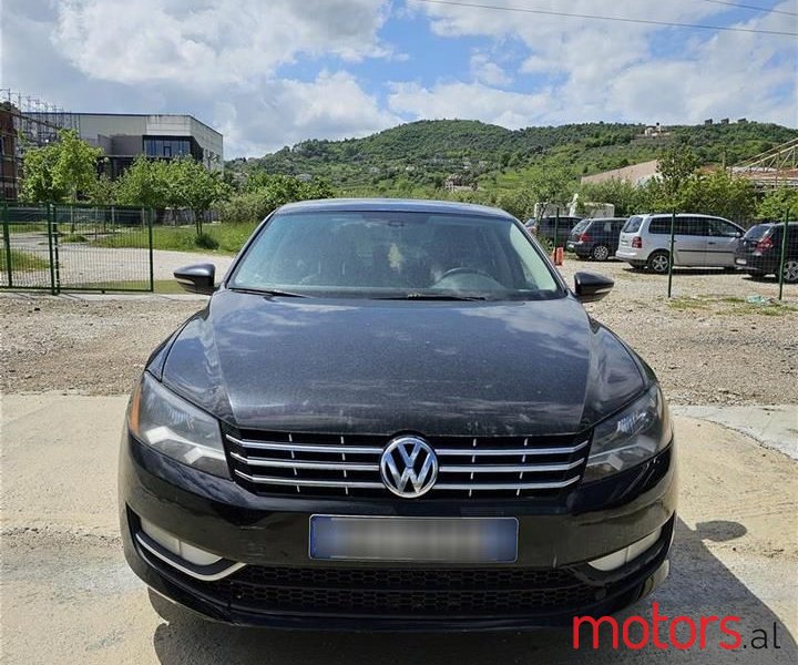 2012' Volkswagen Passat photo #2