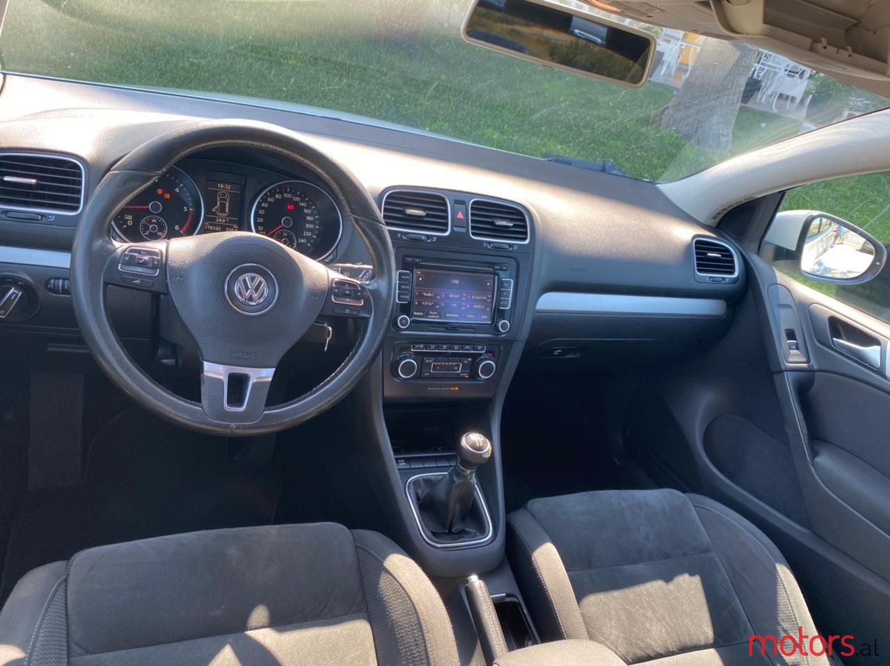 2010' Volkswagen Golf photo #4