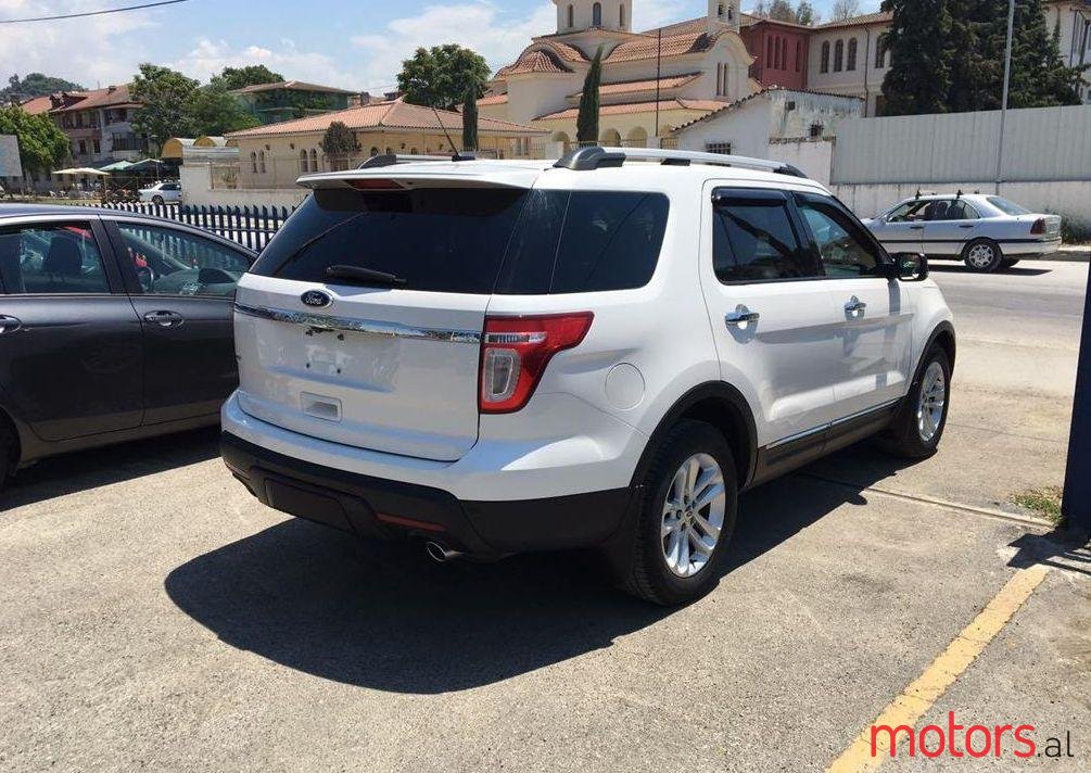 2011' Ford Explorer photo #2