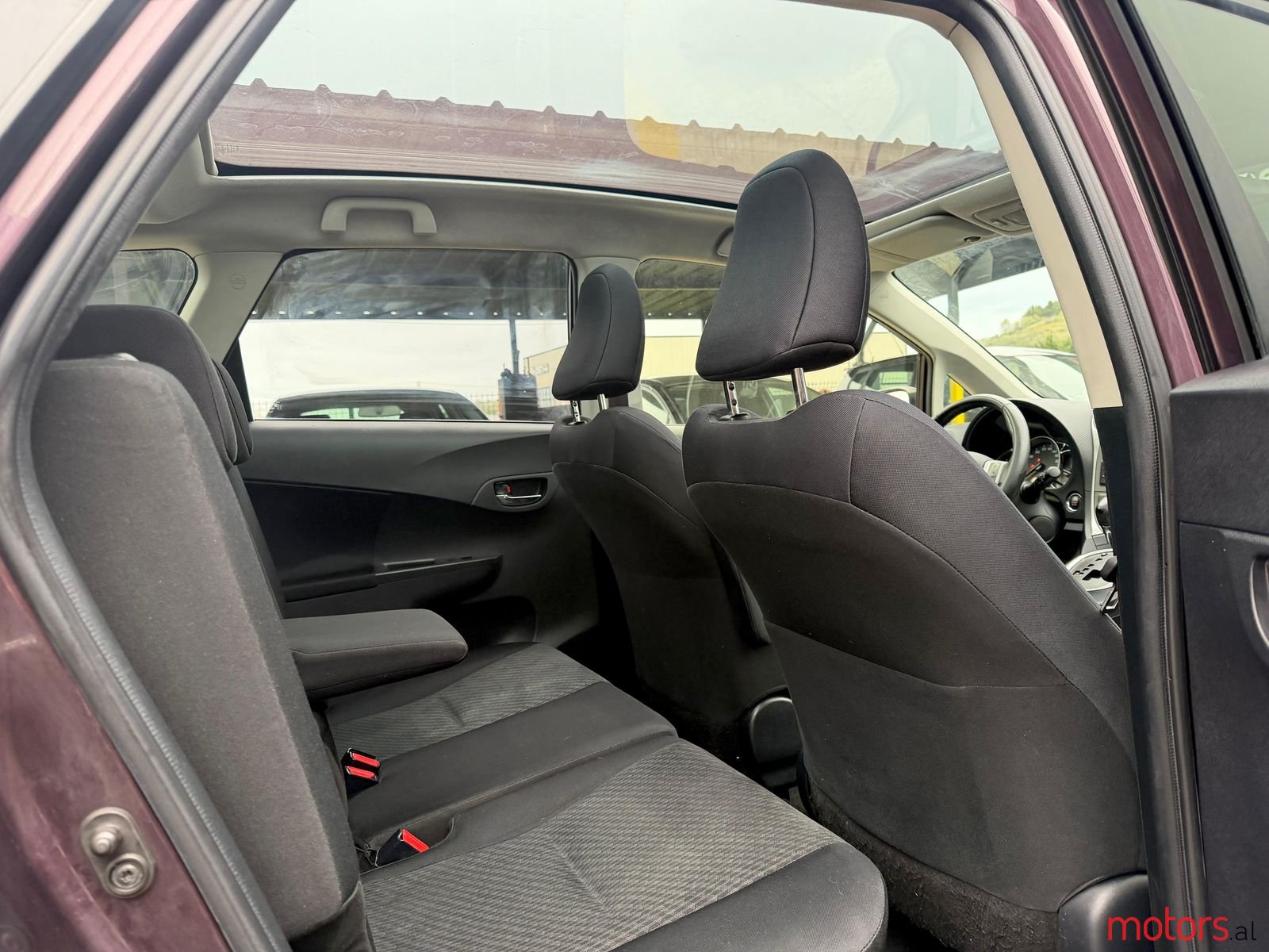 2012' Toyota Corolla Verso photo #5