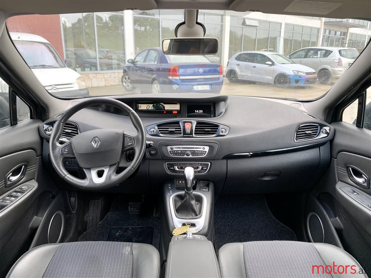 2011' Renault Scenic photo #3