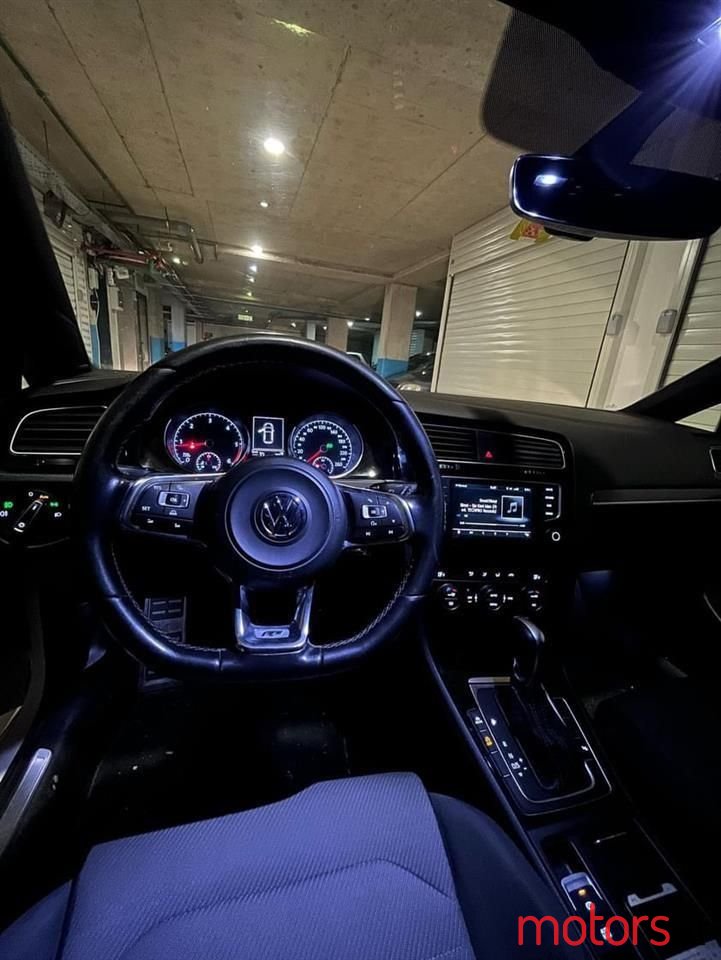 2016' Volkswagen Golf photo #5