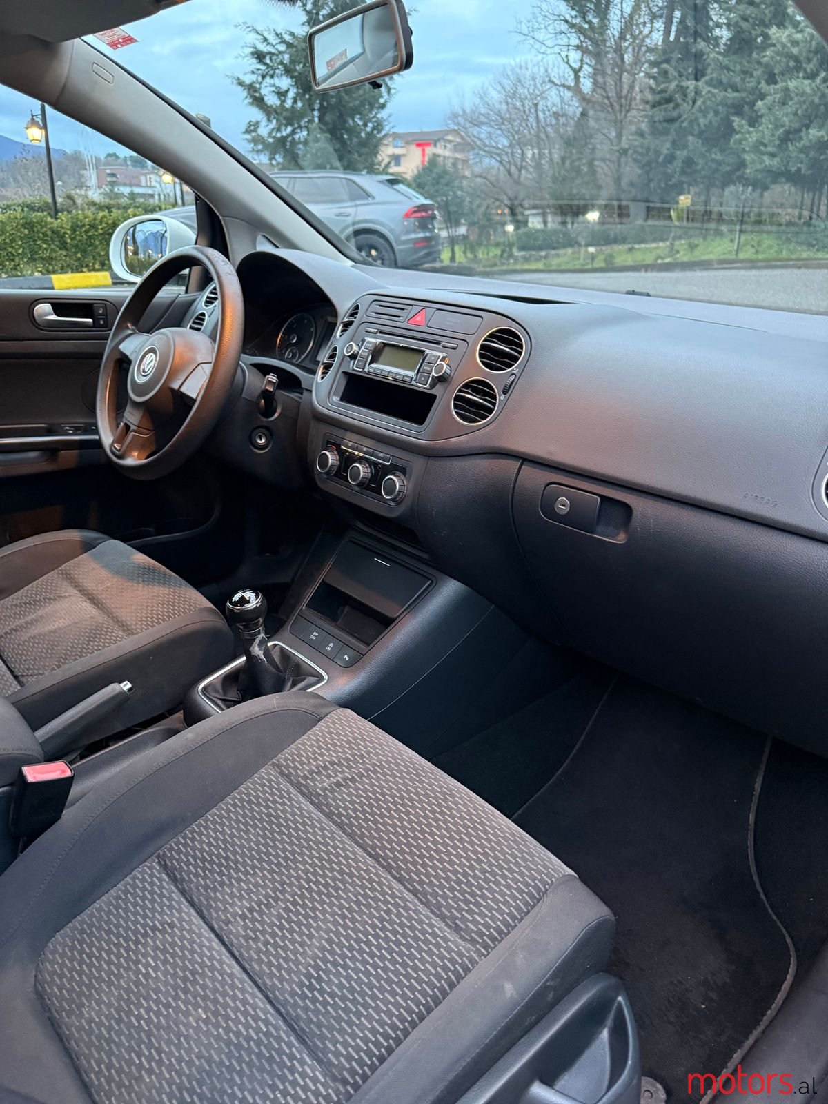 2010' Volkswagen Golf Plus photo #2