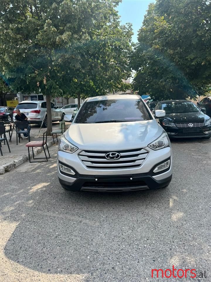 2012' Hyundai Santa Fe photo #2