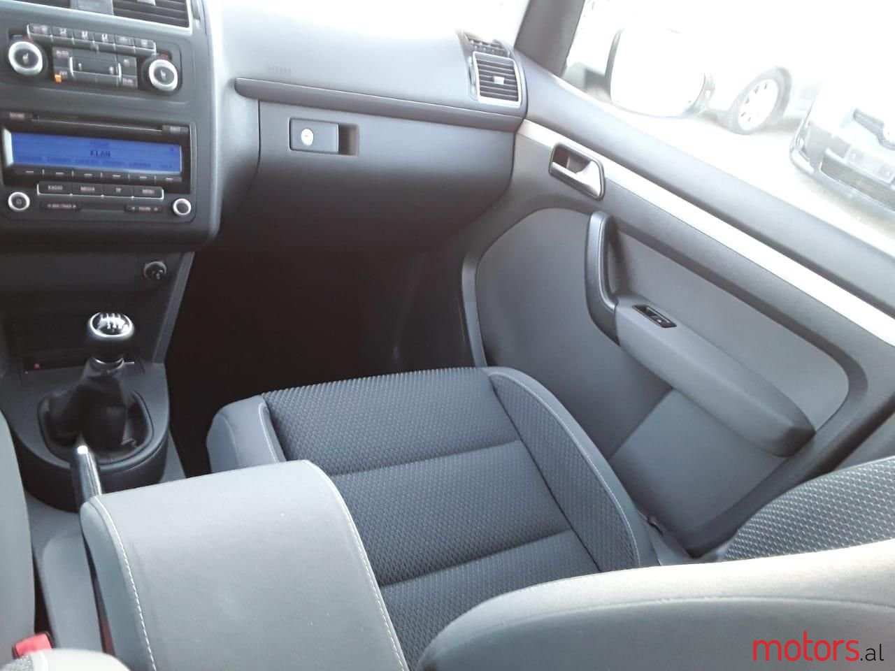 2011' Volkswagen Touran photo #4