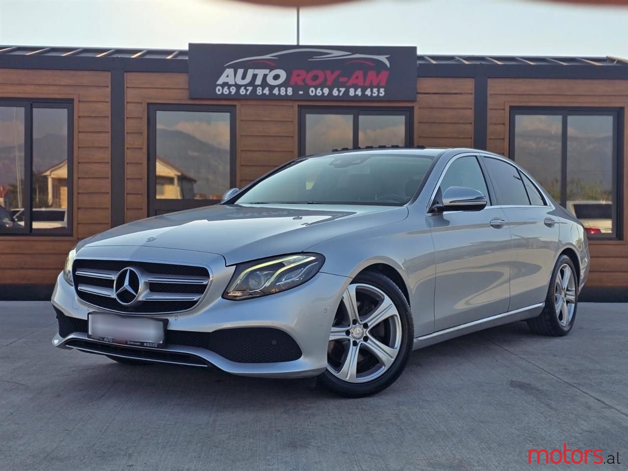 2017' Mercedes-Benz E 220 photo #2