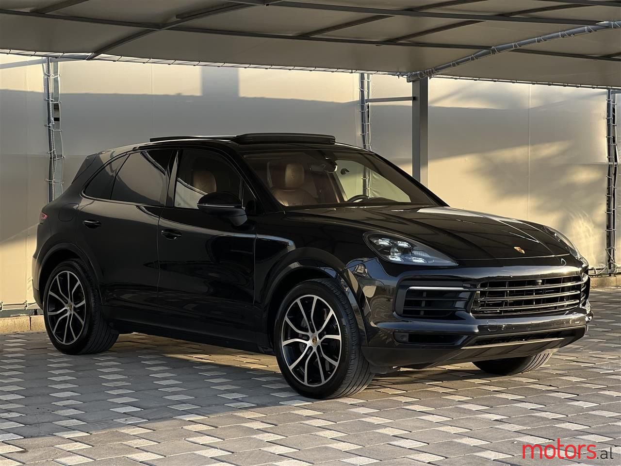 2020' Porsche Cayenne photo #2