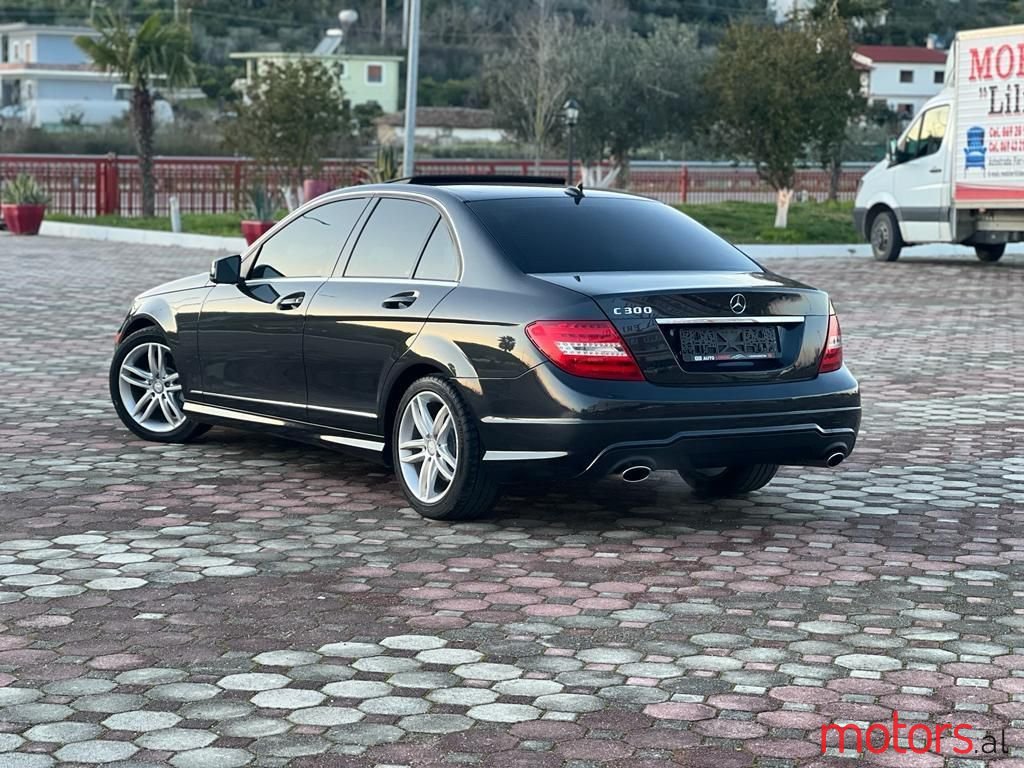 2012' Mercedes-Benz C 300 photo #3