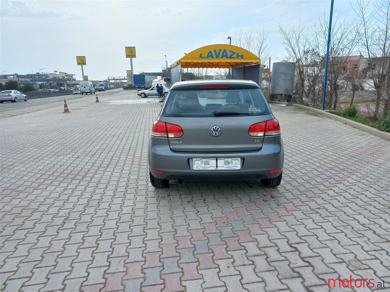 2011' Volkswagen Golf photo #5