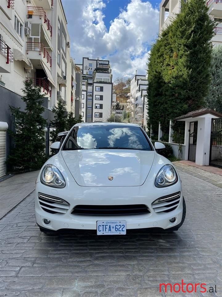 2011' Porsche Cayenne photo #2