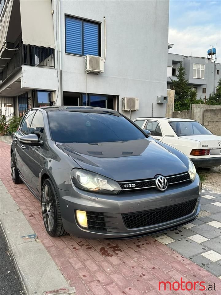 2011' Volkswagen Golf photo #3