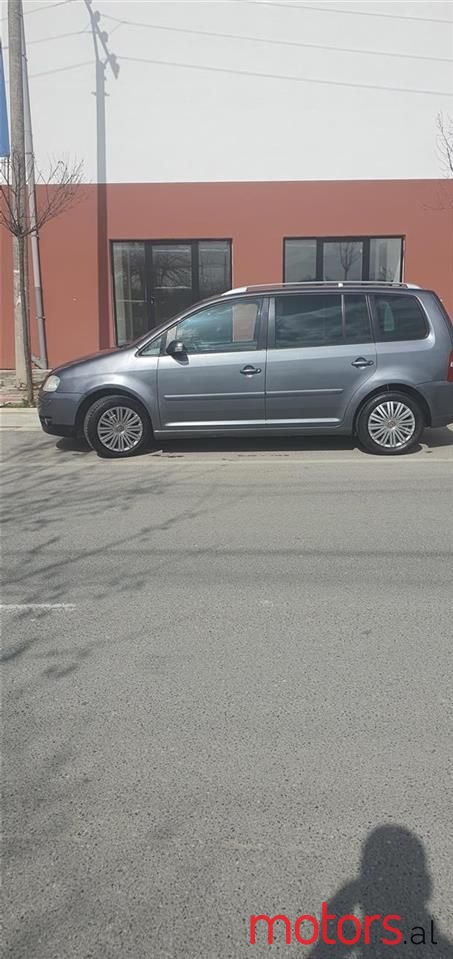 2004' Volkswagen Touran photo #4