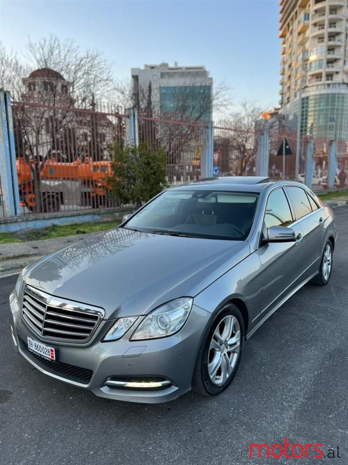 2011' Mercedes-Benz E 350 photo #1