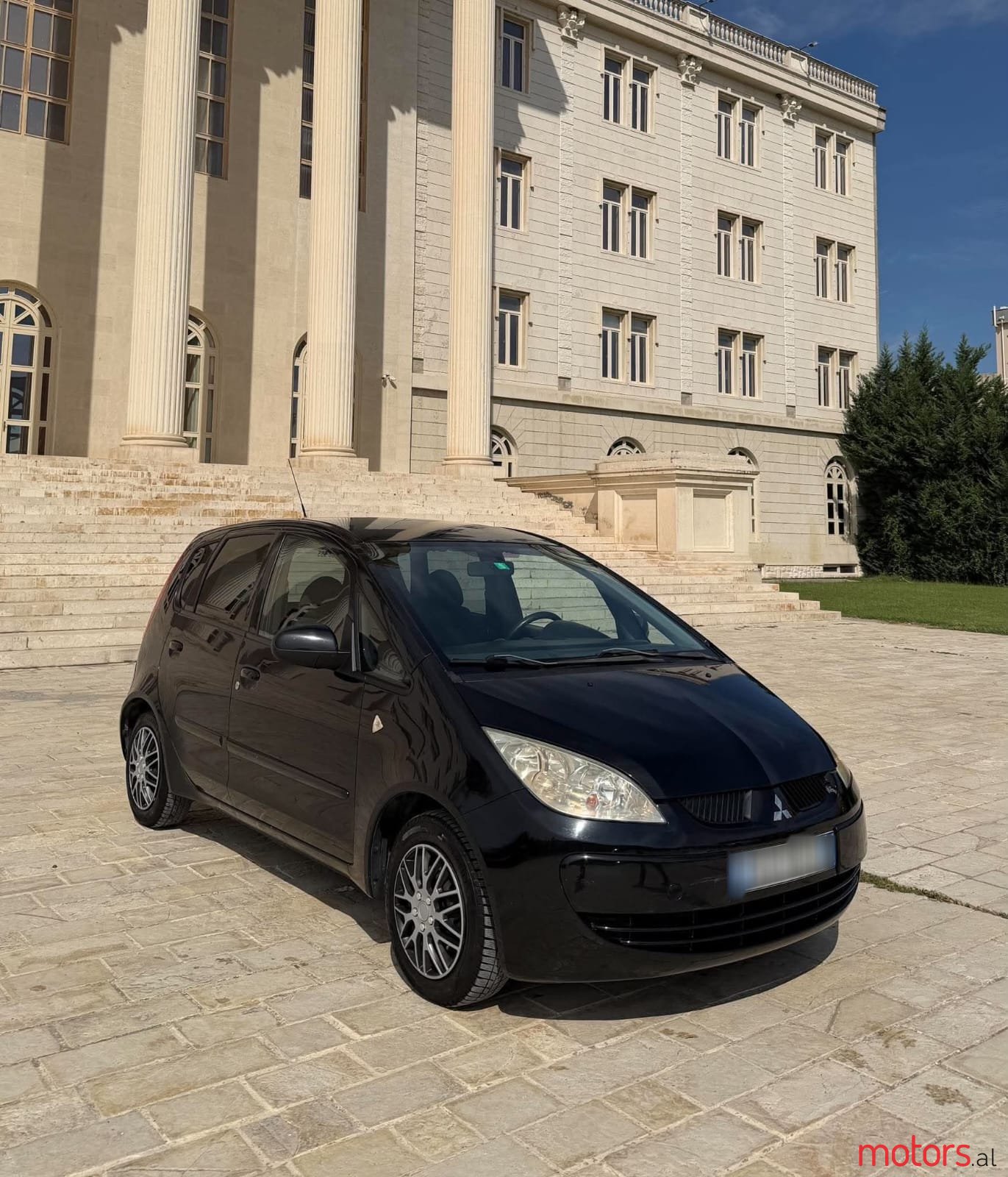 2010' Mitsubishi Colt photo #6