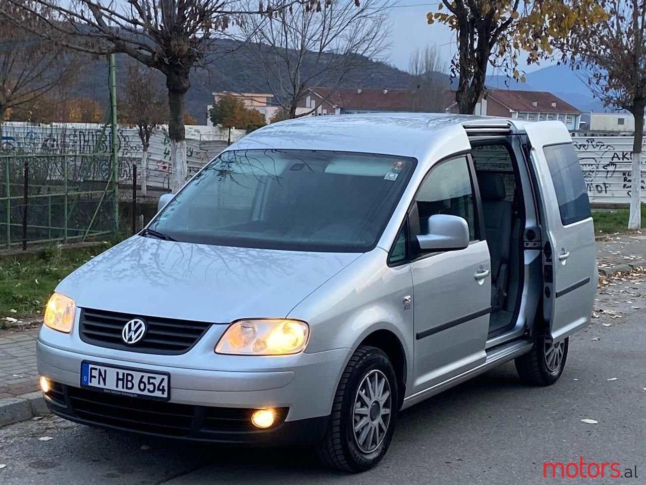 2009' Volkswagen Caddy photo #2