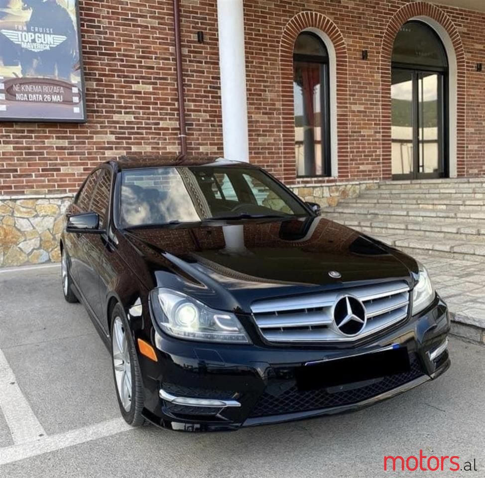 2012' Mercedes-Benz C 300 photo #2