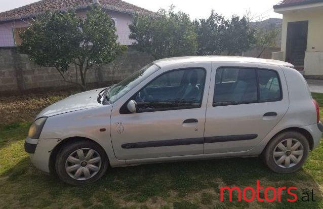 2002' Renault Clio photo #1