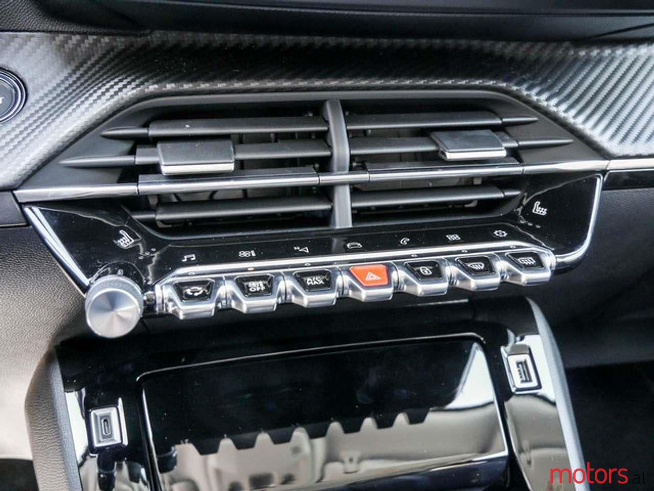 2020' Peugeot 2008 photo #3