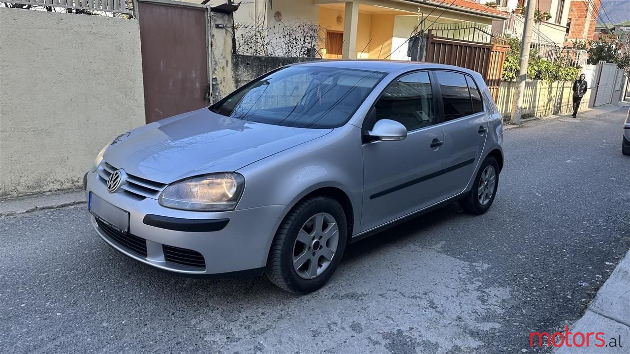 2004' Volkswagen Golf photo #3