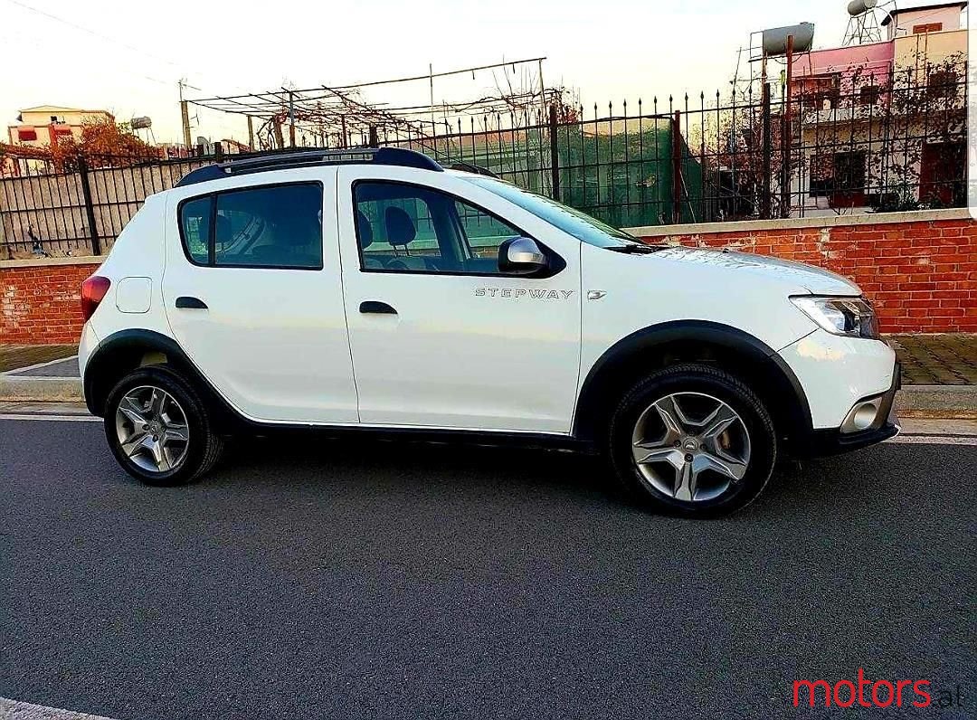 2017' Dacia Sandero photo #2