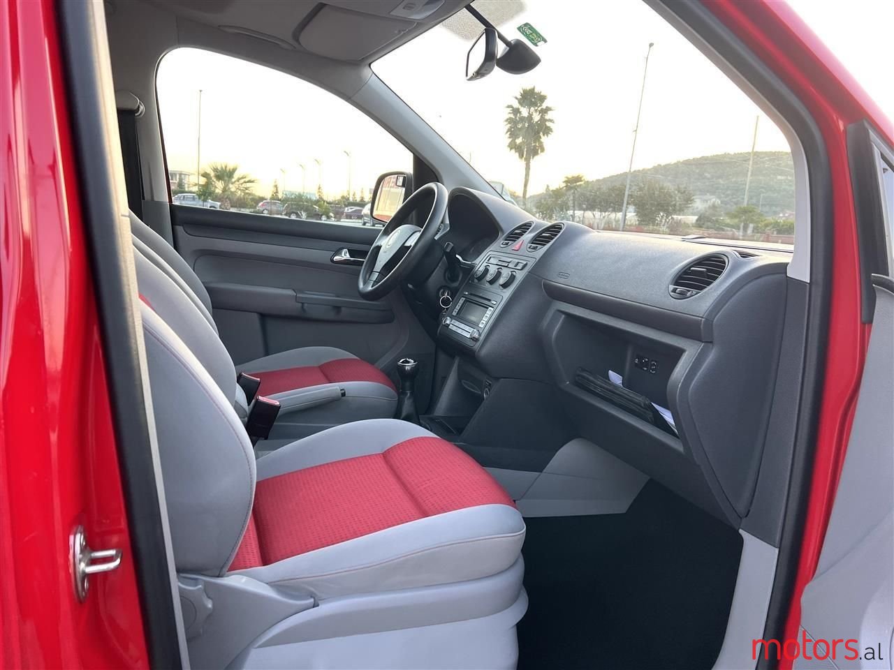 2009' Volkswagen Caddy photo #5