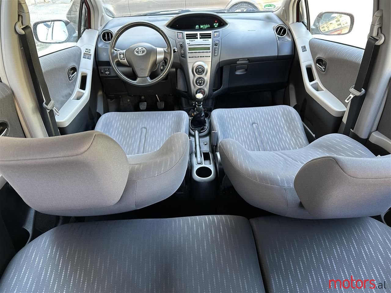 2009' Toyota Yaris photo #2