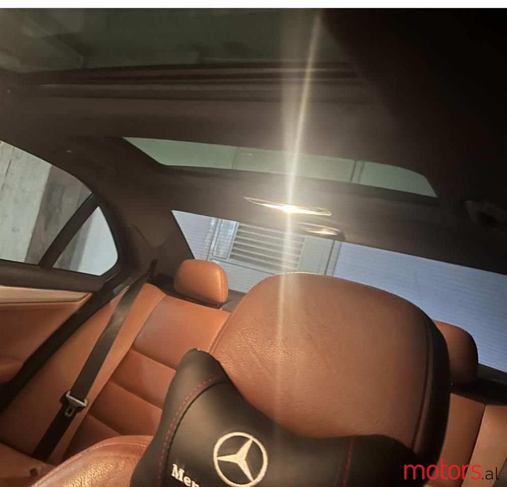 2010' Mercedes-Benz 300 photo #5