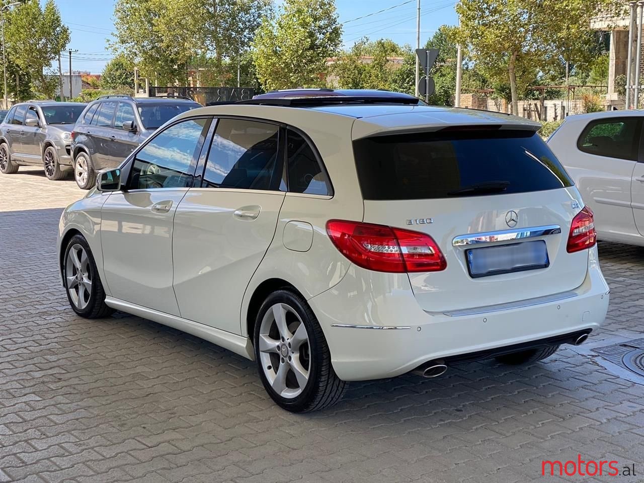 2015' Mercedes-Benz B 200 photo #4