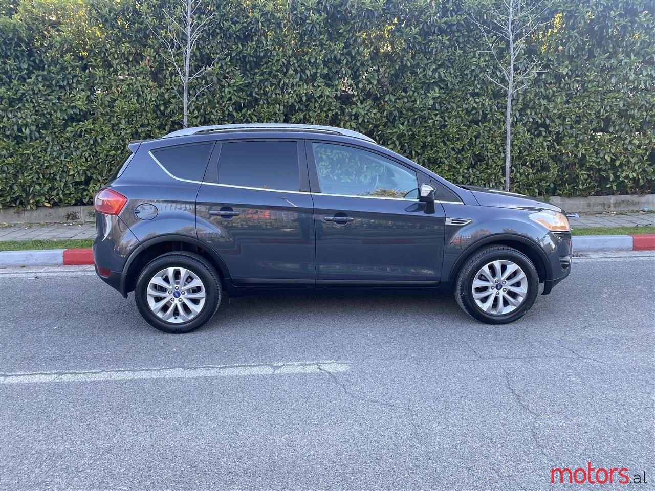 2012' Ford Kuga photo #2