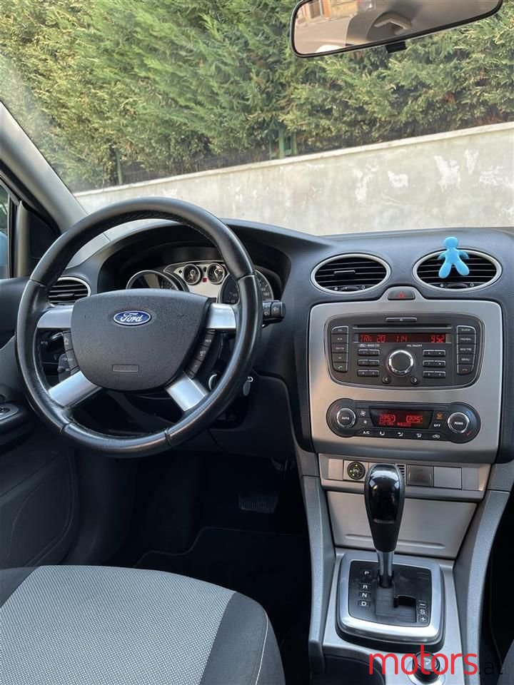 2010' Ford Focus photo #6