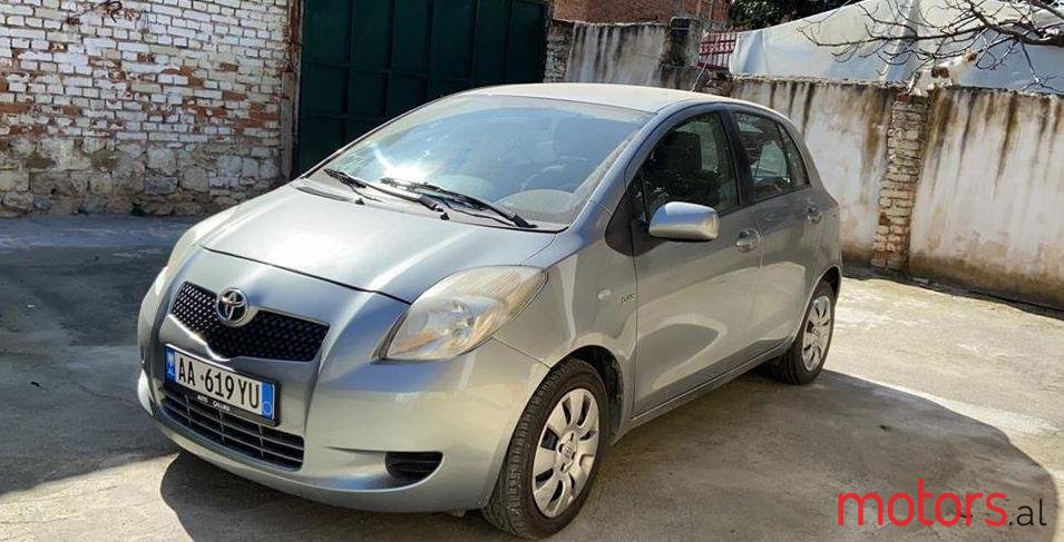 2009' Toyota Yaris photo #1