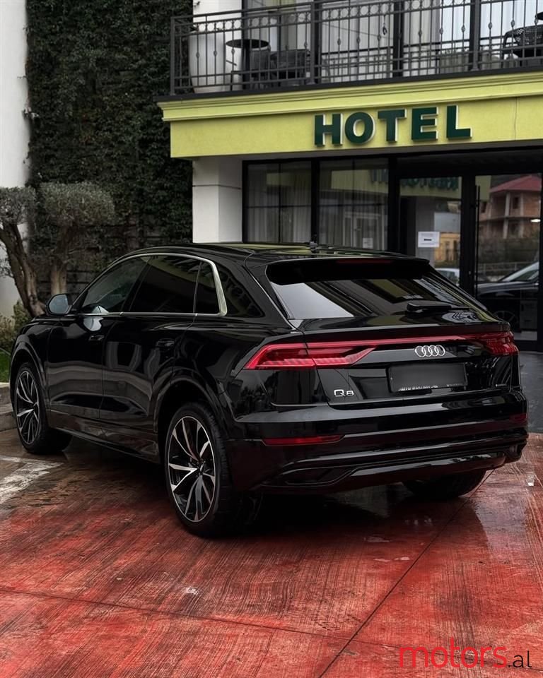 2022' Audi Q8 photo #2