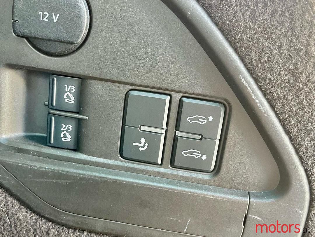 2010' Volkswagen Touareg photo #6