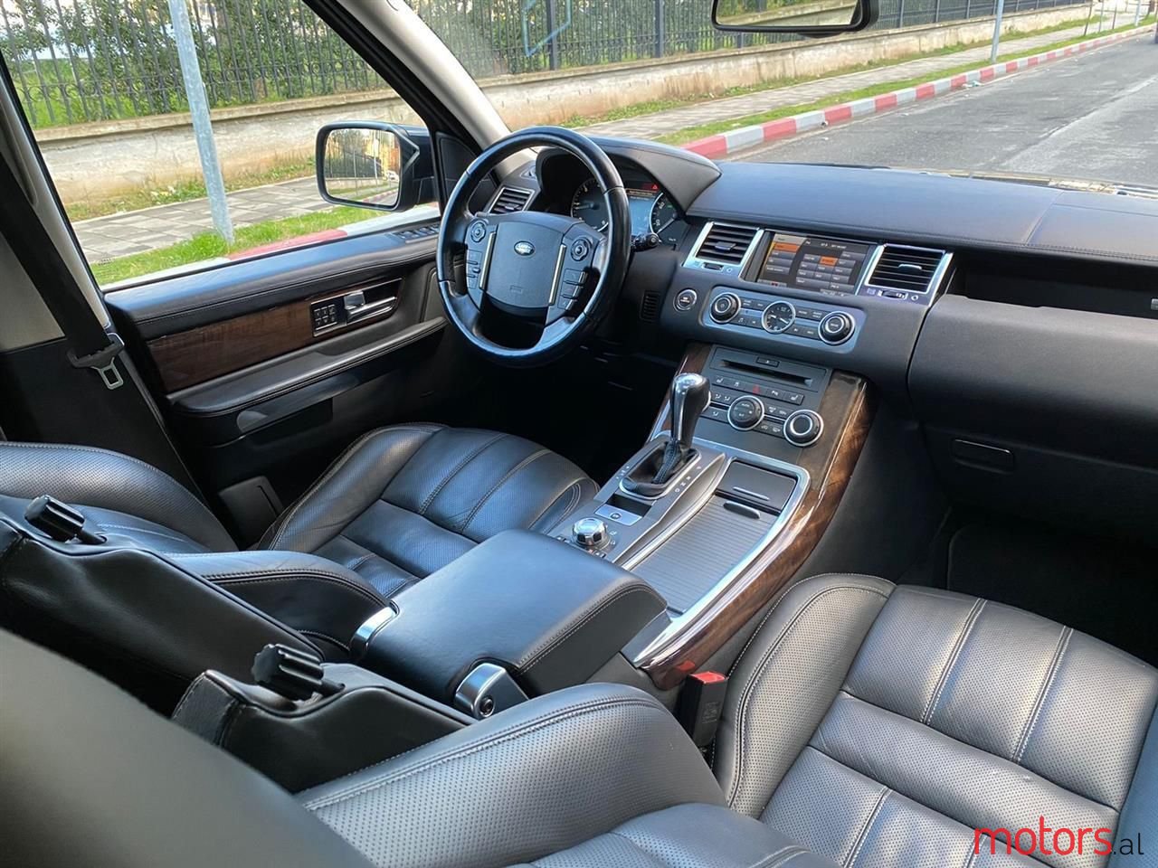 2010' Land Rover Range Rover Sport photo #5