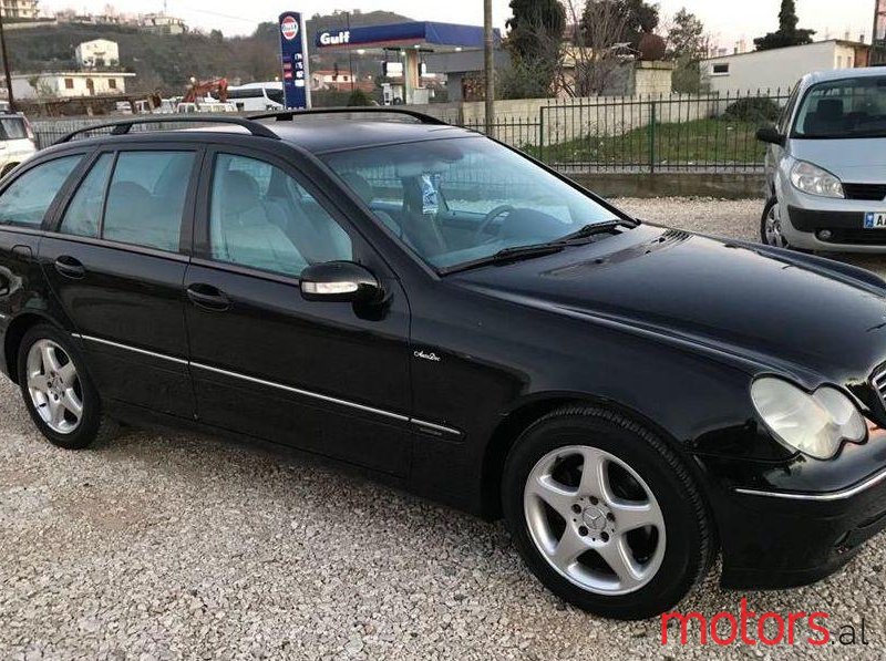 2004' Mercedes-Benz C 220 photo #2