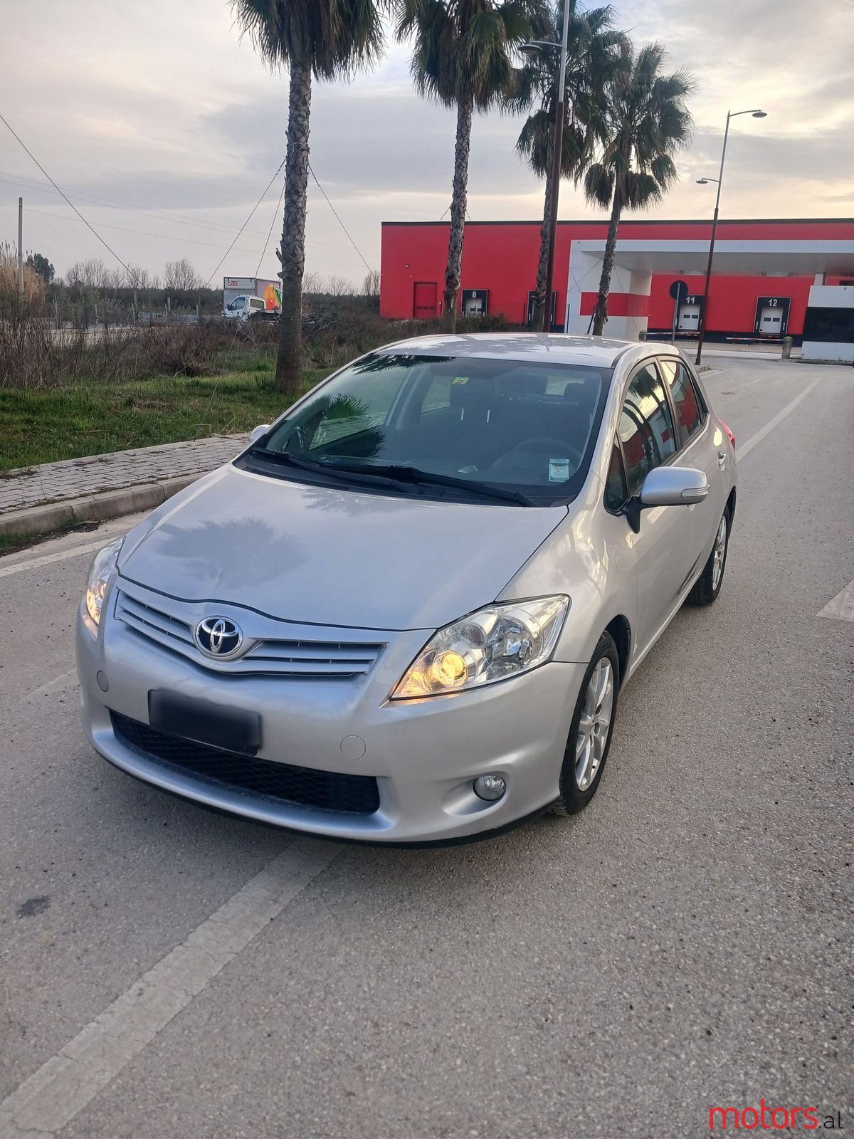 2012' Toyota Auris photo #3