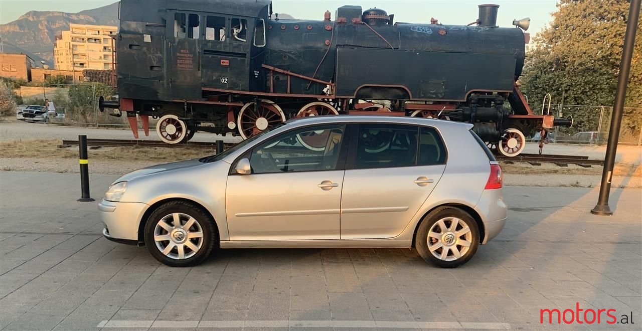 2007' Volkswagen Golf photo #4